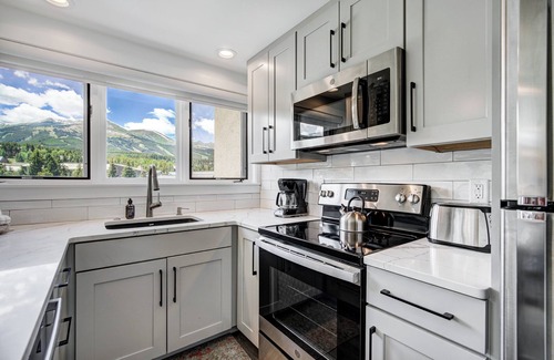 Peak 9 Apartment | Explore Village at Breckenridge Resort with Spa & Ocean Views