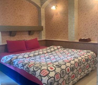 Omura House | Budget-Friendly Village BFH: Family-Friendly Retreat