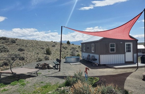 Butte House | Cozy Village Cabin 5: Pet-Friendly Retreat with Spa & Hot Tub