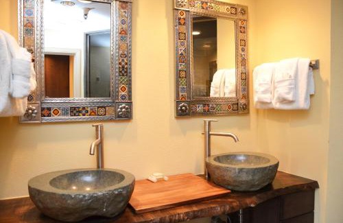Peak 9 Apartment | Cozy Village Chateaux 1053 with Hot Tub & Family Perks