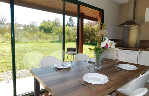Bouere Ski Chalet | Cozy Village de Gîtes Chalet with Lake View & Kitchen