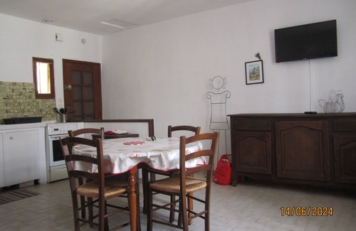 Saint-Saturnin-les-Apt House | Historic Village House with Pool in Saint Saturnin les Apt