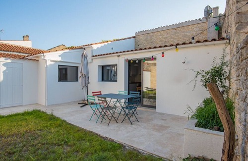 Saint-Pierre-d'Oleron House | Renovated Terrace House with Ocean View in St Pierre