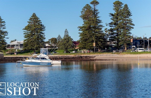 Shellharbour House | Village Hideaway – private family or group oasis with swimming pool, walk to beach & amenities