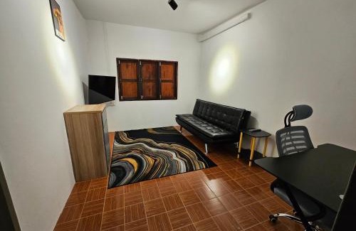 Wok Tum House | Charming Village Home with Pet-Friendly Amenities