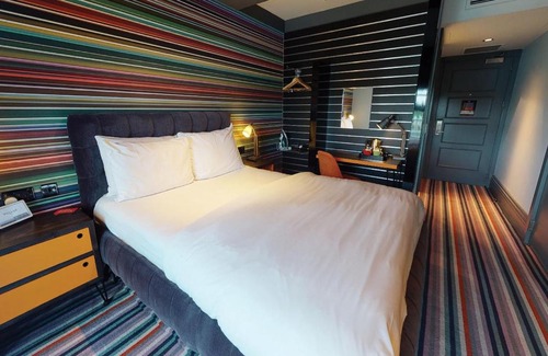 Rushmoor District Hotel | Discover Village Hotel Farnborough with Pool & Dining Options