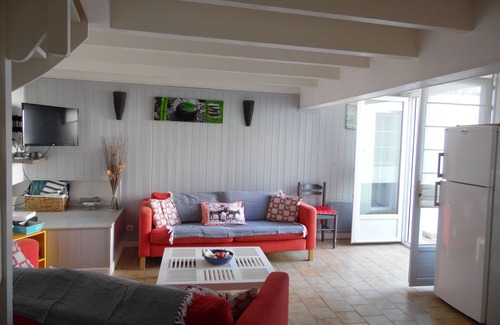 La Couarde-sur-Mer House | Village House: Oceanfront Retreat with Pool & Pet-Friendly Perks