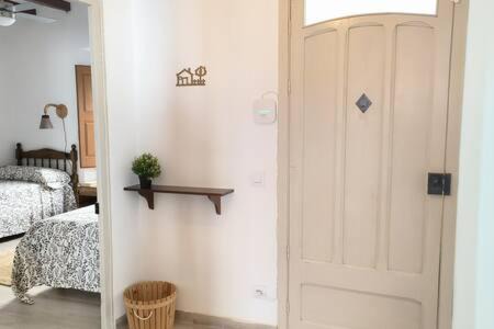 Bellvey Apartment | Cozy Casa de Pueblo with Patio and Barbacoa for Families