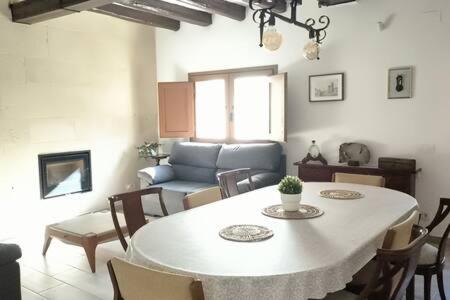 Bellvey Apartment | Cozy Casa de Pueblo with Patio and Barbacoa for Families