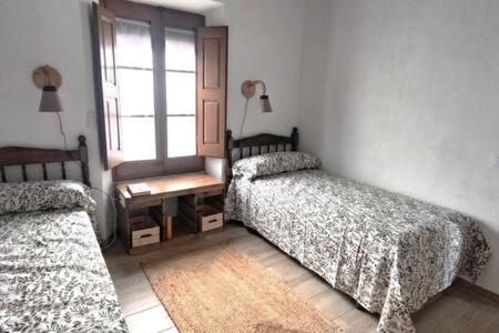 Bellvey Apartment | Cozy Casa de Pueblo with Patio and Barbacoa for Families
