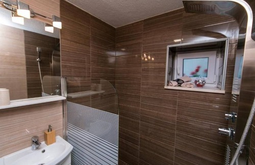 South Croatia Coast House | Discover Villa Iva in Makarska: Pet-Friendly & Pool Access