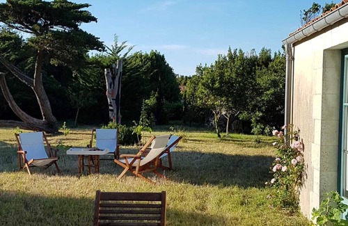 Ile-d'Aix Villa | Village house with a large garden sleeps 10