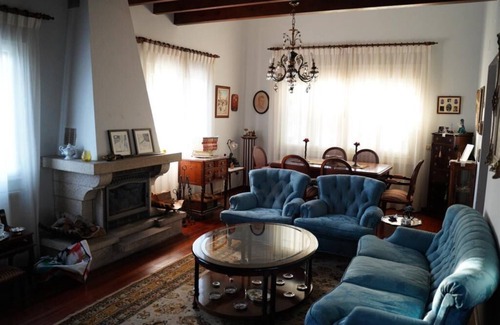 Valdovino House | Cozy Village House with Garden Steps from the Beach