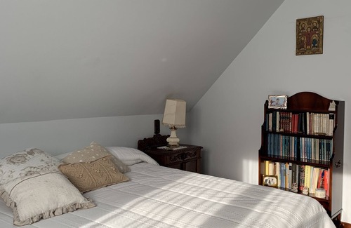 Valdovino House | Cozy Village House with Garden Steps from the Beach