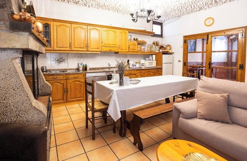 Viguera House | Village house with picnic area and fireplace.