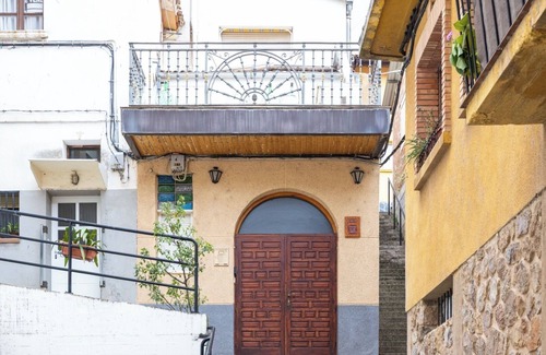Viguera House | Village house with picnic area and fireplace.