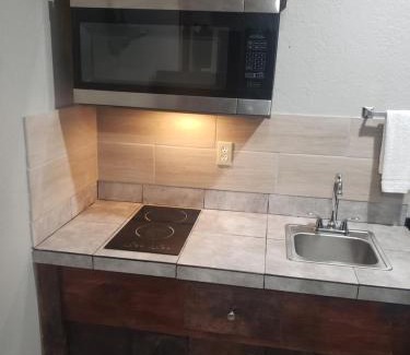 Cotulla Hotel | Family-Friendly Village Inn Cotulla with Pet Amenities
