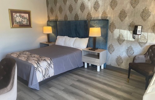 Hardy Hotel | Comfortable Village Inn of Hardy with Family-Friendly Amenities