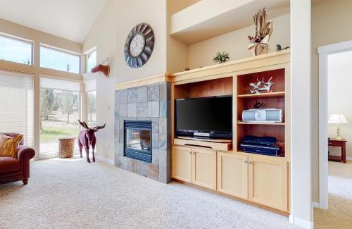 Redmond House | Experience Village Loop at Eagle Crest with Private Pool & Hot Tub