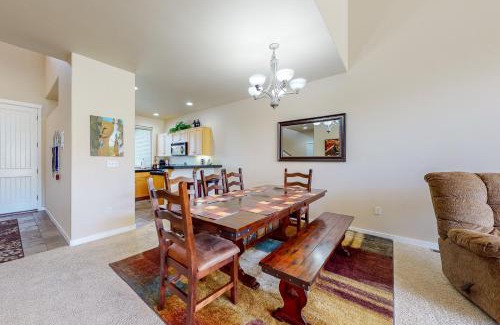 Redmond House | Experience Village Loop at Eagle Crest with Private Pool & Hot Tub