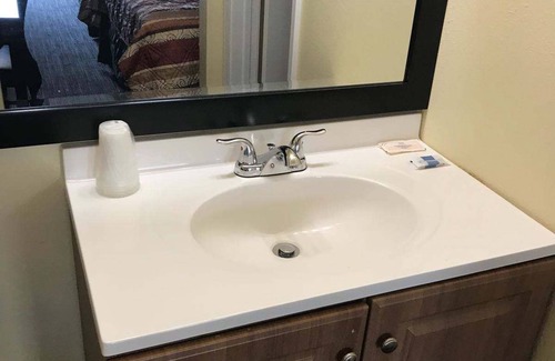 Dawson Hotel | Budget-Friendly Stay at Village Motor Inn with Breakfast
