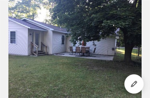 Elk Rapids House | Beachside Retreat in Village of Elk Rapids – 10/10 Rated!