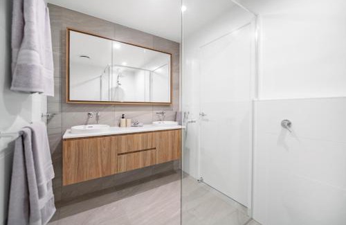 Palm Beach Apartment | Modern Village Palm Beach: Family-Friendly 2 Bedroom Retreat