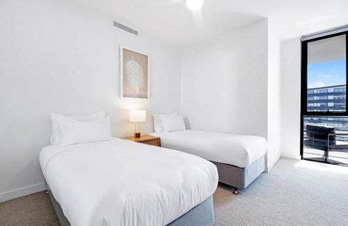 Palm Beach Apartment | Modern Village Palm Beach: Family-Friendly 2 Bedroom Retreat