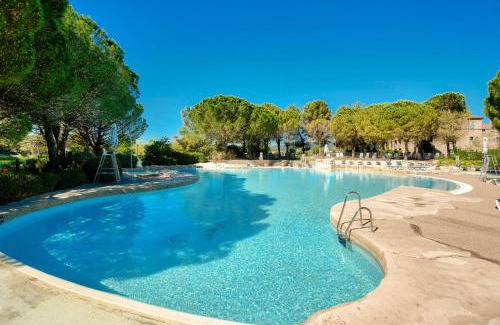 Pont Royal Apartment | Explore Village Pont Royal en Provence - Ideal for Families