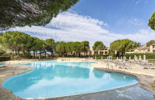 Pont Royal Apartment | Explore Village Pont Royal en Provence - Ideal for Families