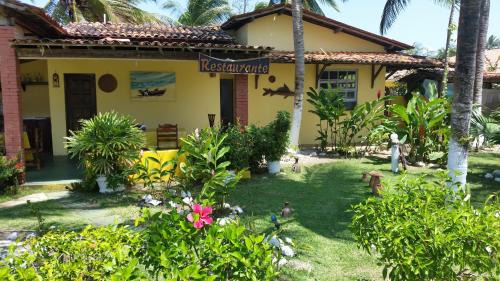 Guaibim House | Relaxing Village Pousada Canedo with Oceanfront Pool