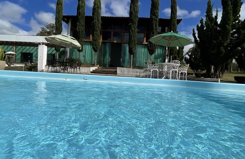 Prudente de Morais Villa | Elegant Retreat at Recanto Splendory with Ocean Views