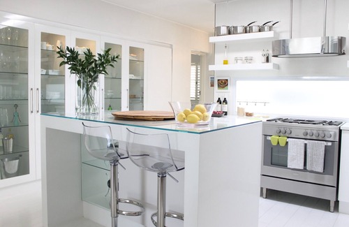 Plettenberg Bay Apartment | Cozy Village Square 10: Oceanfront Getaway with Restaurant