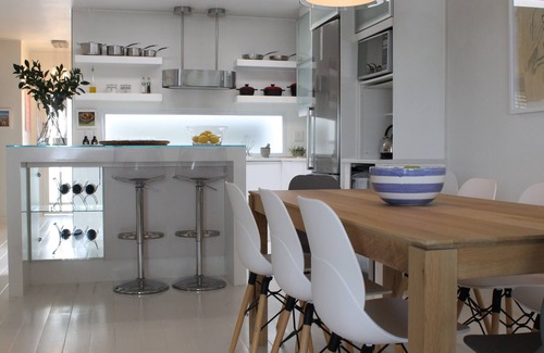 Plettenberg Bay Apartment | Cozy Village Square 10: Oceanfront Getaway with Restaurant