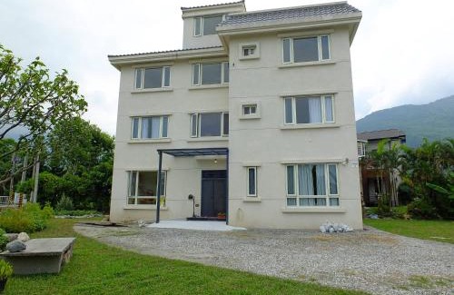 Ji'an House | Cozy Village Tree B&B with Oceanfront Views & Restaurant