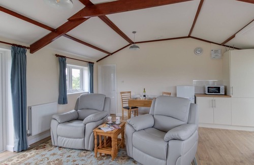 Bridport Cottage | Cozy Village View: Pet-Friendly Getaway with Oceanfront Charm