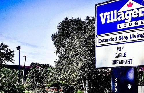 Niagara Falls Hotel | Comfortable Villager Lodge with Pool Near Niagara Falls