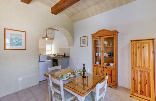 Ta' Għammar Apartment | Discover Villagg tal-Fanal: Family-Friendly Escape with Pool