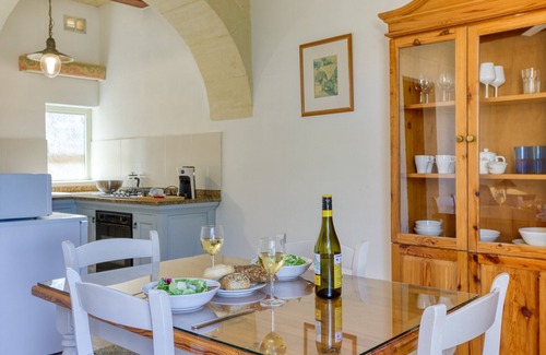 Ta' Għammar Apartment | Discover Villagg tal-Fanal: Family-Friendly Escape with Pool