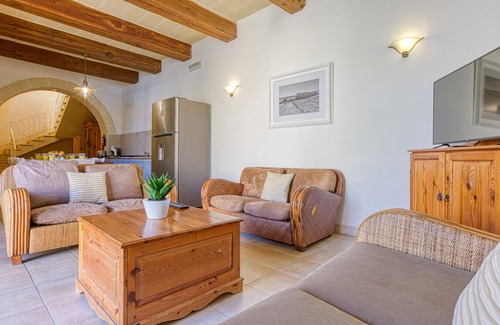Ta' Għammar Apartment | Family-Friendly Retreat at Villagg tal-Fanal with Pool