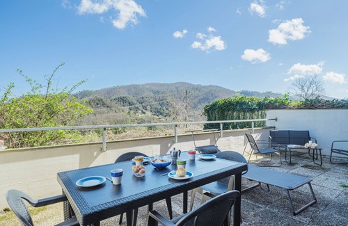 Pignone Apartment | Relax at Villaggio 5 Terre: Poolside Retreat by the Ocean
