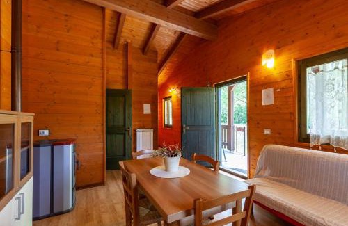 Sillano Giuncugnano House | Pet-Friendly Retreat at Villaggio Anemone - Chalet Castagno