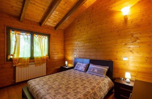 Sillano Giuncugnano House | Pet-Friendly Retreat at Villaggio Anemone - Chalet Castagno