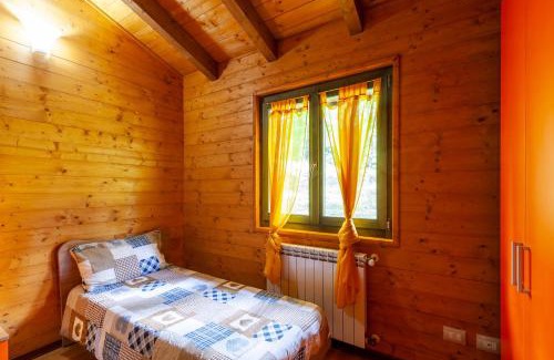 Sillano Giuncugnano House | Pet-Friendly Retreat at Villaggio Anemone - Chalet Castagno