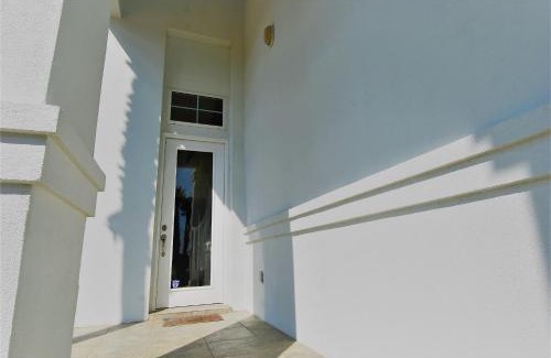 The Shores House | Relax at Villakar Home: Poolside Retreat for Families