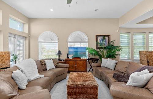 The Shores House | Relax at Villakar Home: Poolside Retreat for Families