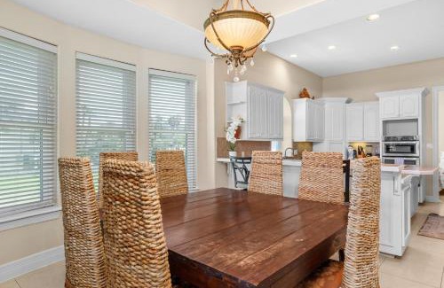 The Shores House | Relax at Villakar Home: Poolside Retreat for Families