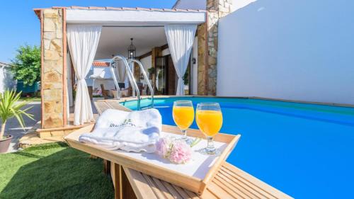 El Real de la Jara House | Discover Villamada El Real de la Jara with Oceanfront Pool
