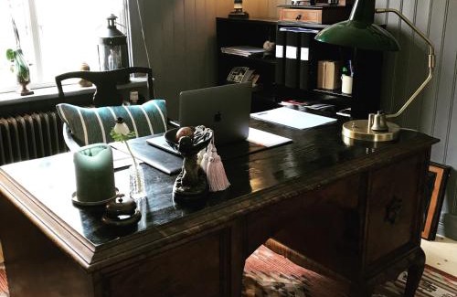 Gamla staden Bed & Breakfast | Highly Rated Villamilsten B&B with On-Site Dining