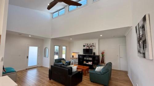 Bongaree House | Family-Friendly Escape at Villanova 6 On Third - Rated 10/10